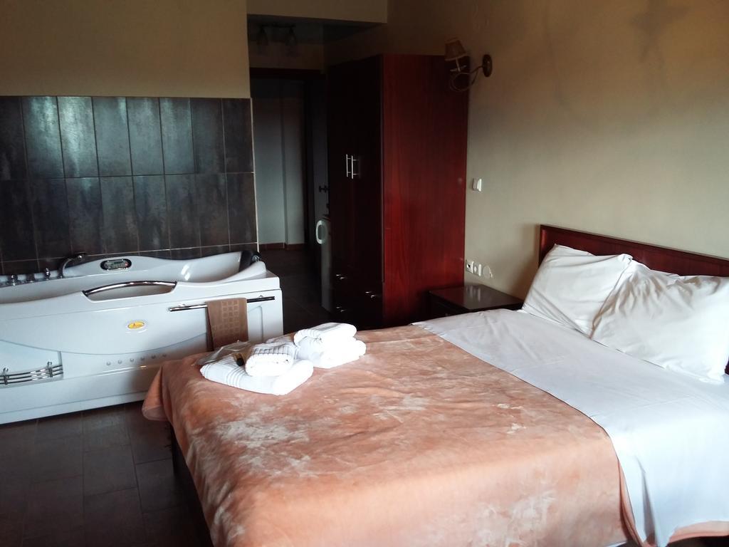 Voreas Hotel Káto Loutrákion Rom bilde