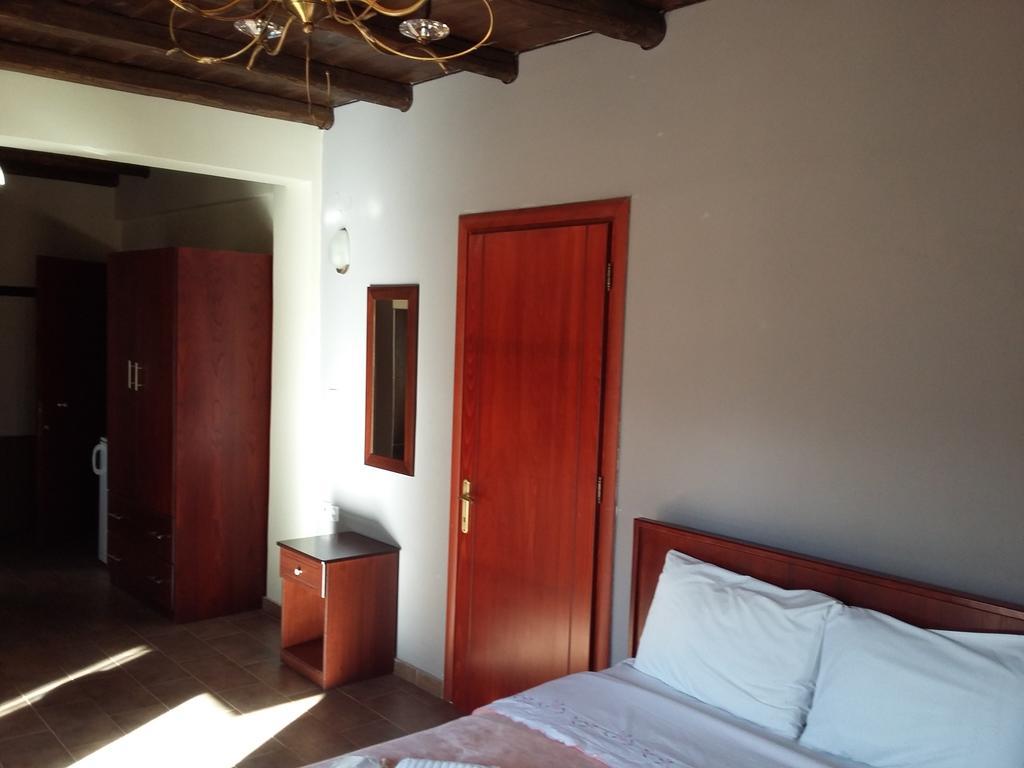 Voreas Hotel Káto Loutrákion Rom bilde
